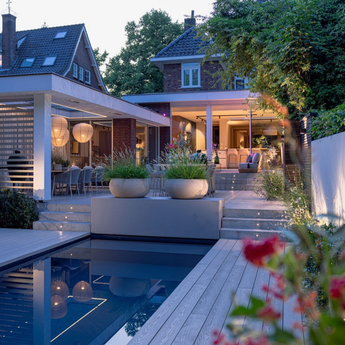 compacte grondspot met zachte lichtgloed